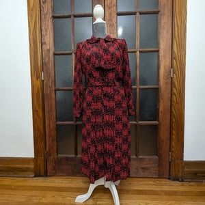 HANDMADE Silk dress of highest craftsmanship in a very flattering vintage style.